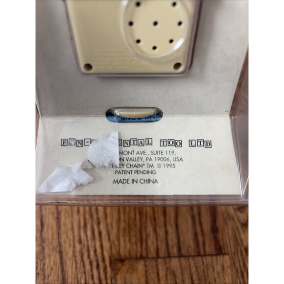 1995 Toilet Key Chain “Real Flushing Sounds” Novelty Gag - New - Picture 4 of 4